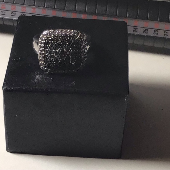 Beautiful designer black and white diamond ring - Picture 11 of 16